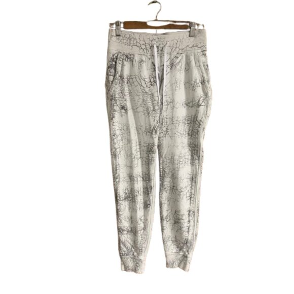 Lululemon Women’s Warm Down Thread Dye Black / White Size 4 Jogger Pants EUC